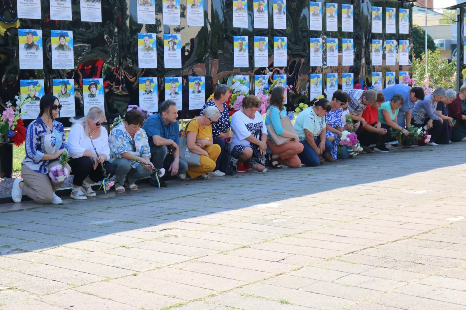 У Радомишльській громаді провели в останню путь Героя Євгена Мельниченка