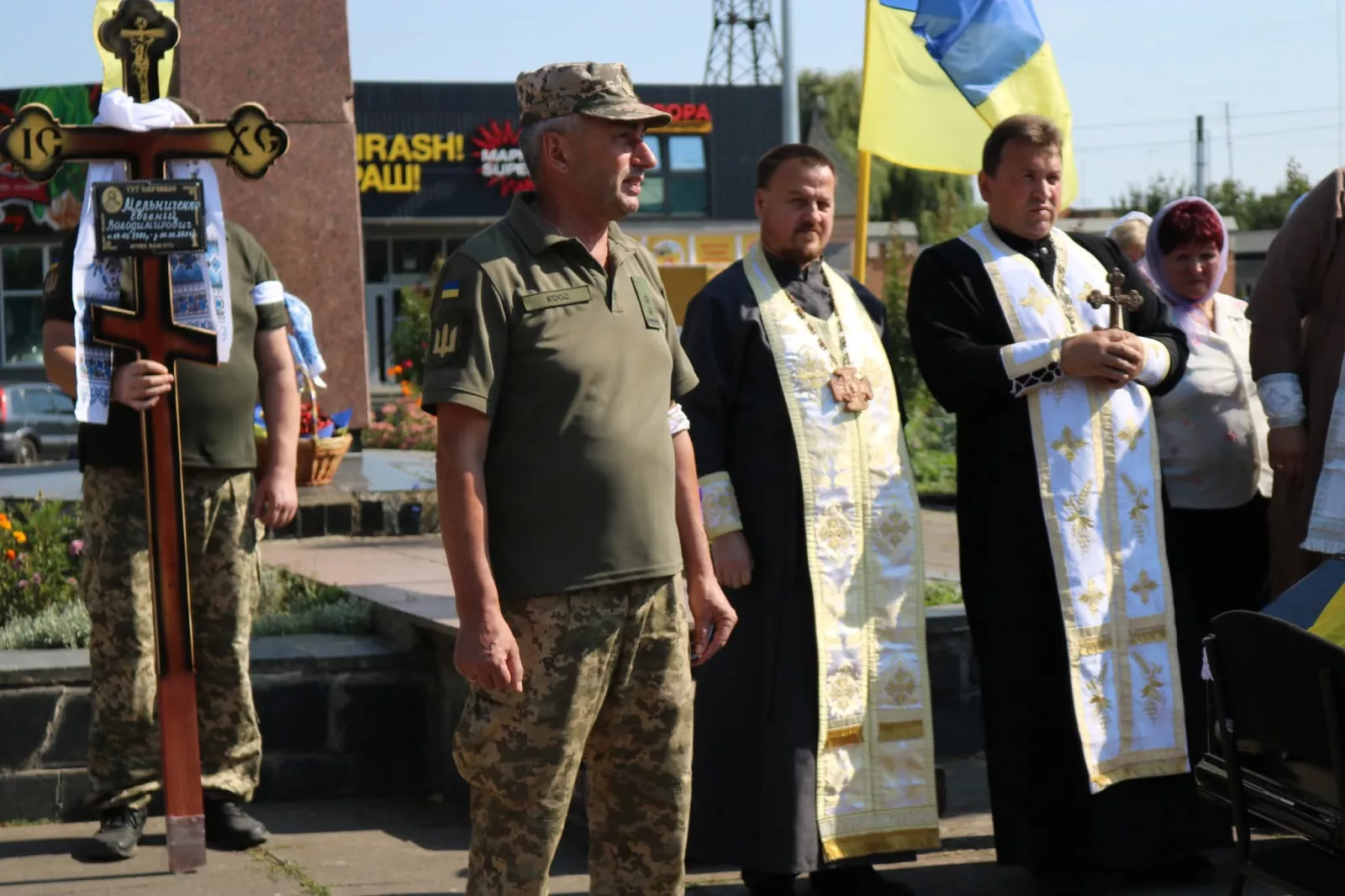 У Радомишльській громаді провели в останню путь Героя Євгена Мельниченка