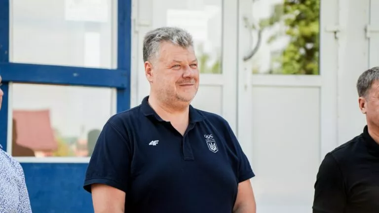 Віталій Бунечко відзначив учасників волейбольних команд з Ємільчине — переможців Всеукраїнського етапу змагань «Пліч-о-пліч. Шкільні ліги»