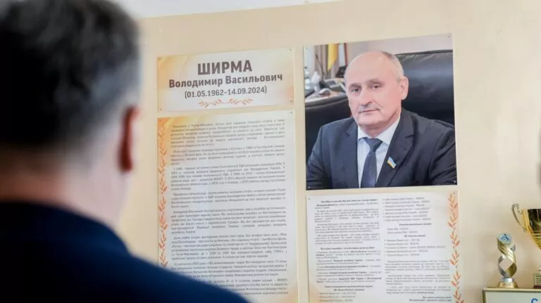Віталій Бунечко відзначив учасників волейбольних команд з Ємільчине — переможців Всеукраїнського етапу змагань «Пліч-о-пліч. Шкільні ліги»