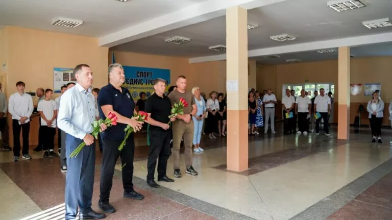 Віталій Бунечко відзначив учасників волейбольних команд з Ємільчине — переможців Всеукраїнського етапу змагань «Пліч-о-пліч. Шкільні ліги»