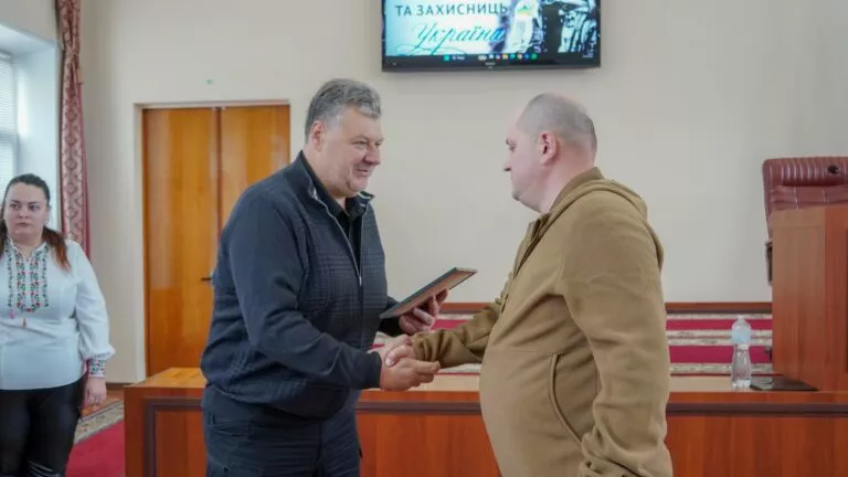 Віталій Бунечко вручив сертифікати на житло захисникам та їхнім родинам. ФОТО. ВІДЕО