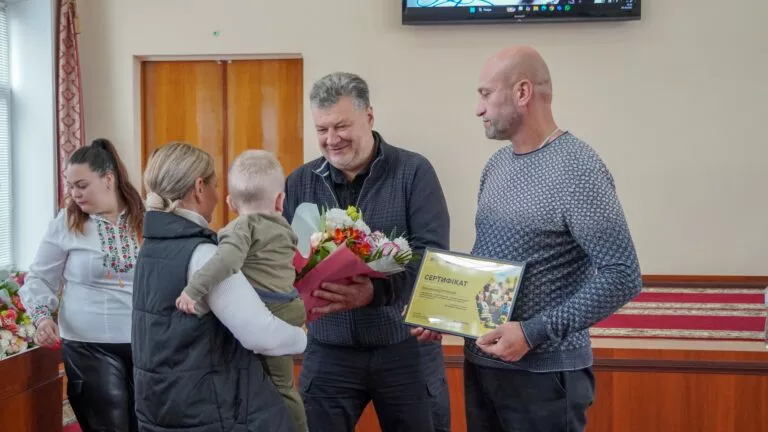 Віталій Бунечко вручив сертифікати на житло захисникам та їхнім родинам. ФОТО. ВІДЕО