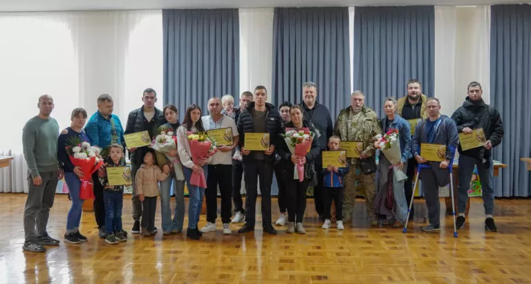 Віталій Бунечко вручив сертифікати на житло захисникам та їхнім родинам. ФОТО. ВІДЕО