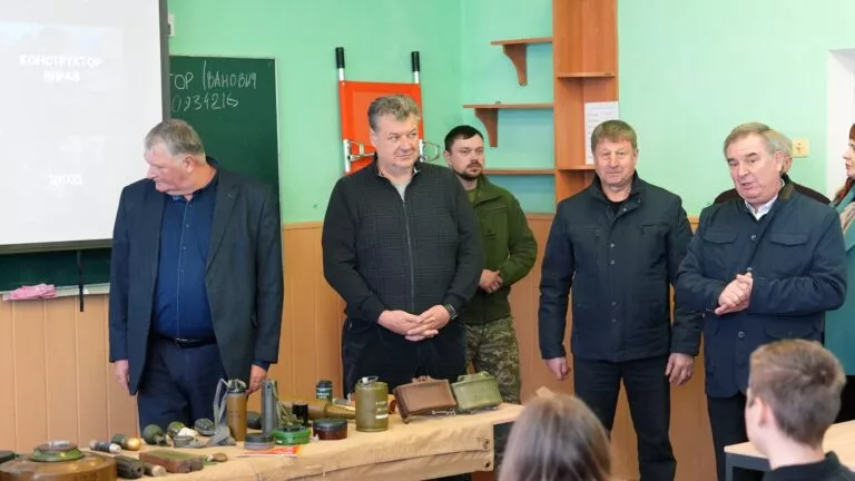 Голова Житомирської ОВА Бунечко провів перевірку реалізації освітніх проектів на Звягельщині