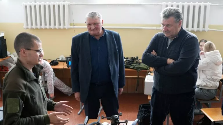 Голова Житомирської ОВА Бунечко провів перевірку реалізації освітніх проектів на Звягельщині
