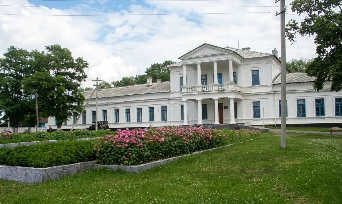 Палац Іполита Младзановського в Тинному: історія маєтку на березі Случі