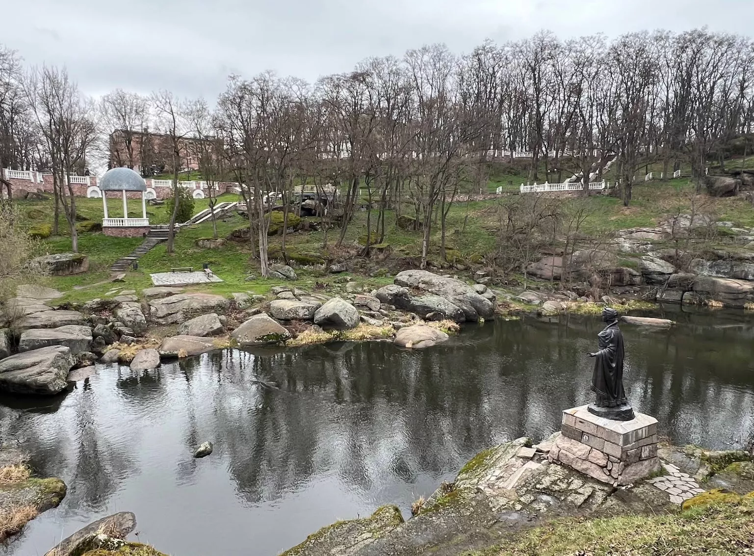 Пам’ятник княгині Ользі в Коростені — Ольжині купальні