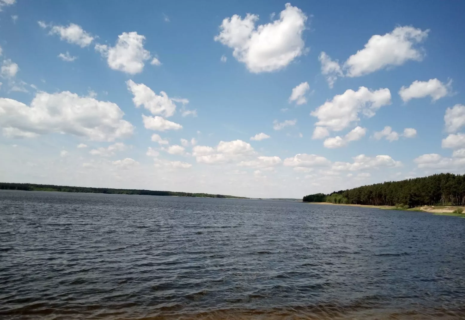 Малинський центральний пляж: купання, спорт і відпочинок