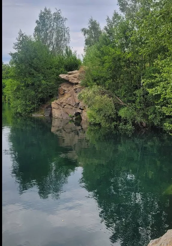 Михайлівський кар’єр — водойма серед гранітних ландшафтів Полісся