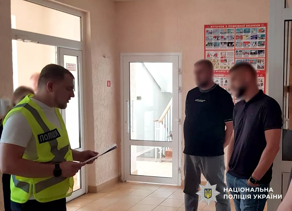 На Житомирщині чиновник продавав посвідчення трактористів: поліція затримала посадовця на хабарі