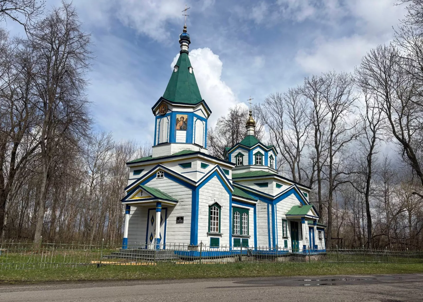 Великі Кліщі: історія відселеного села та дерев’яної церкви