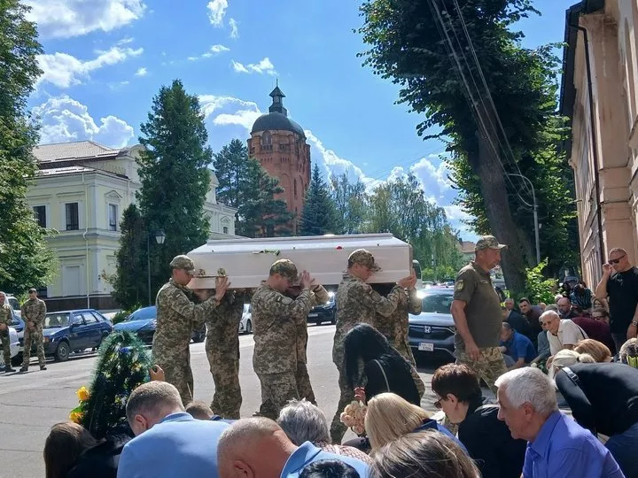У Житомирі попрощалися з Валентиною Савіцькою — офіцеркою УДО, яка загинула внаслідок удару по Київщині