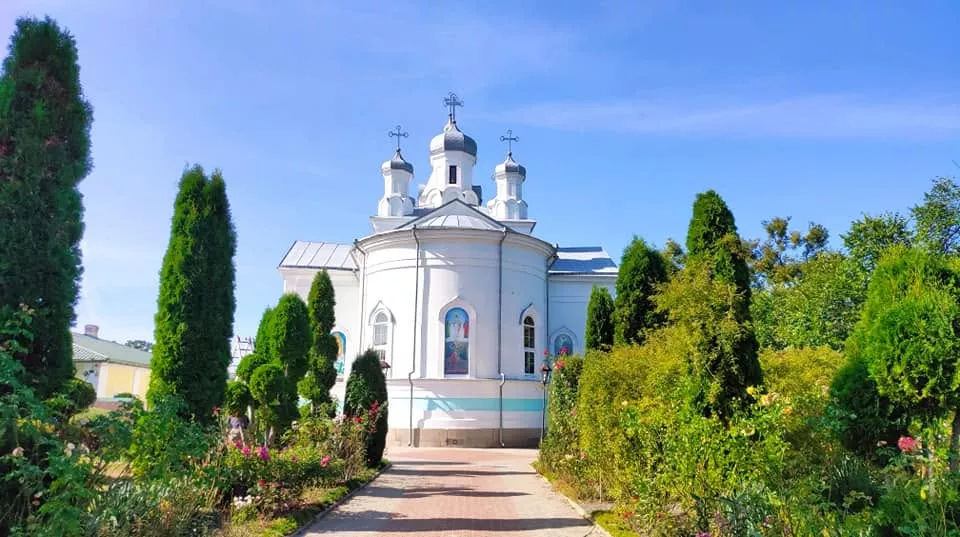 Тетерів від Денишів до Житомира: палац-привид, 115-річний млин і гранітний каньйон