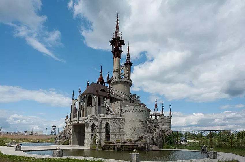 «Український Діснейленд» під Києвом: замок кіностудії Victoria Film Studios у Гурівщині