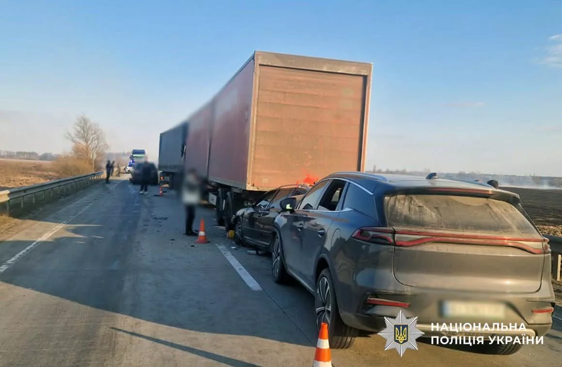 Масштабна ДТП на Житомирщині: зіткнулися 7 автомобілів, є постраждалі