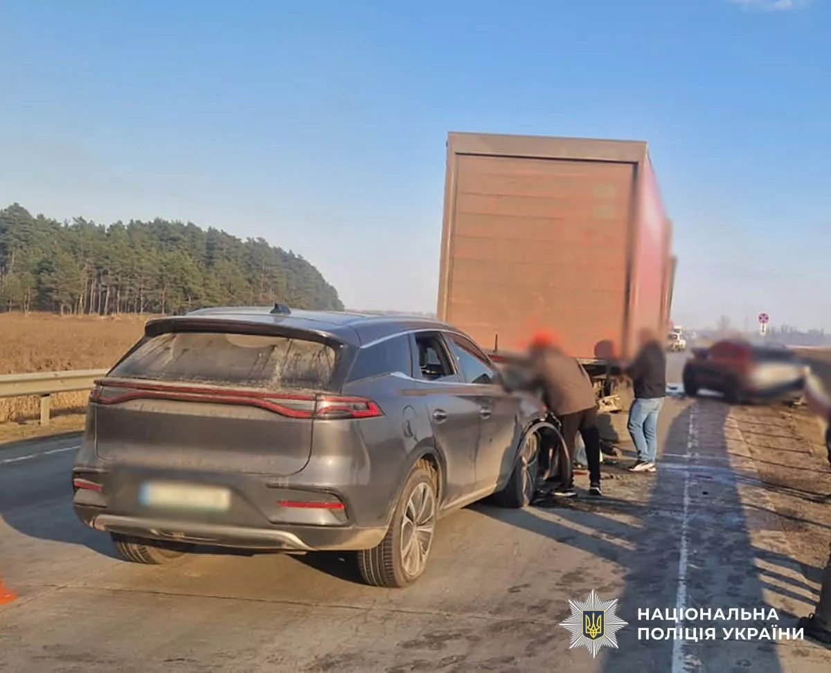 Масштабна ДТП на Житомирщині: зіткнулися 7 автомобілів, є постраждалі