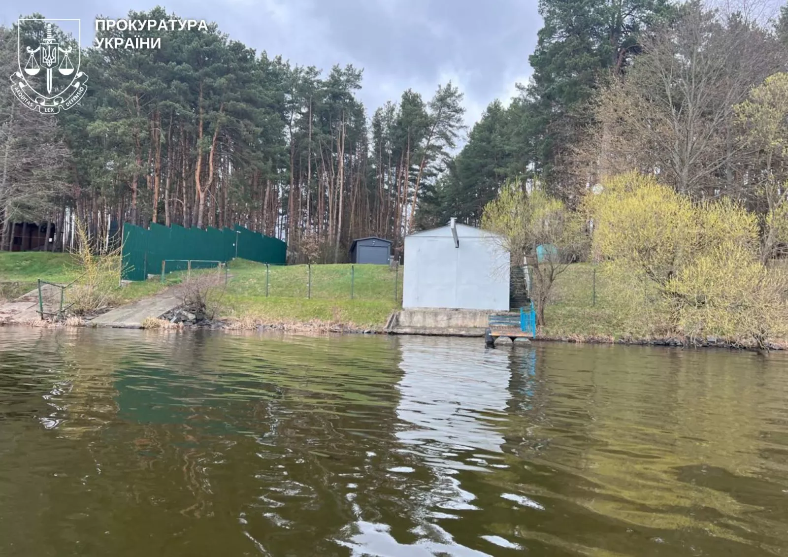Тетерів за парканом: на Житомирщині виявили 13 нових порушень на березі річки 