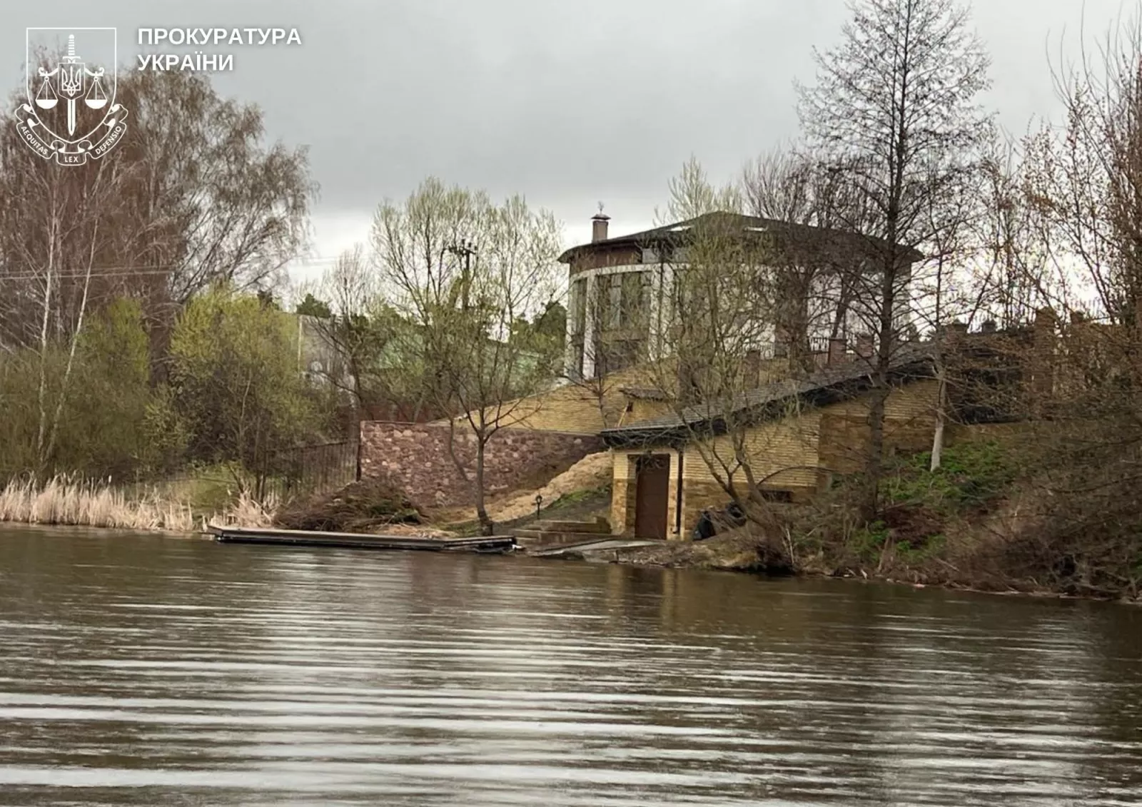 Тетерів за парканом: на Житомирщині виявили 13 нових порушень на березі річки 