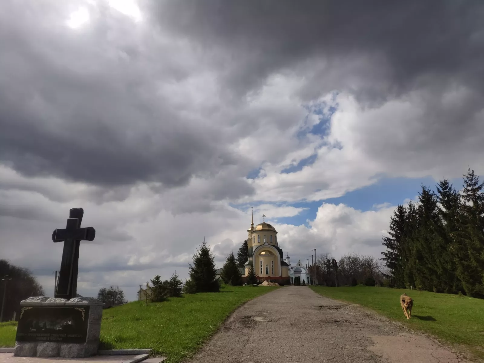 Тетерів від Денишів до Житомира: палац-привид, 115-річний млин і гранітний каньйон