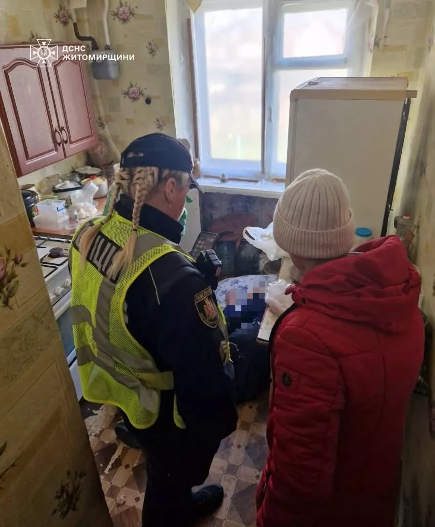 У Коростишеві рятувальники відчинили квартиру, де жінці знадобилась допомога