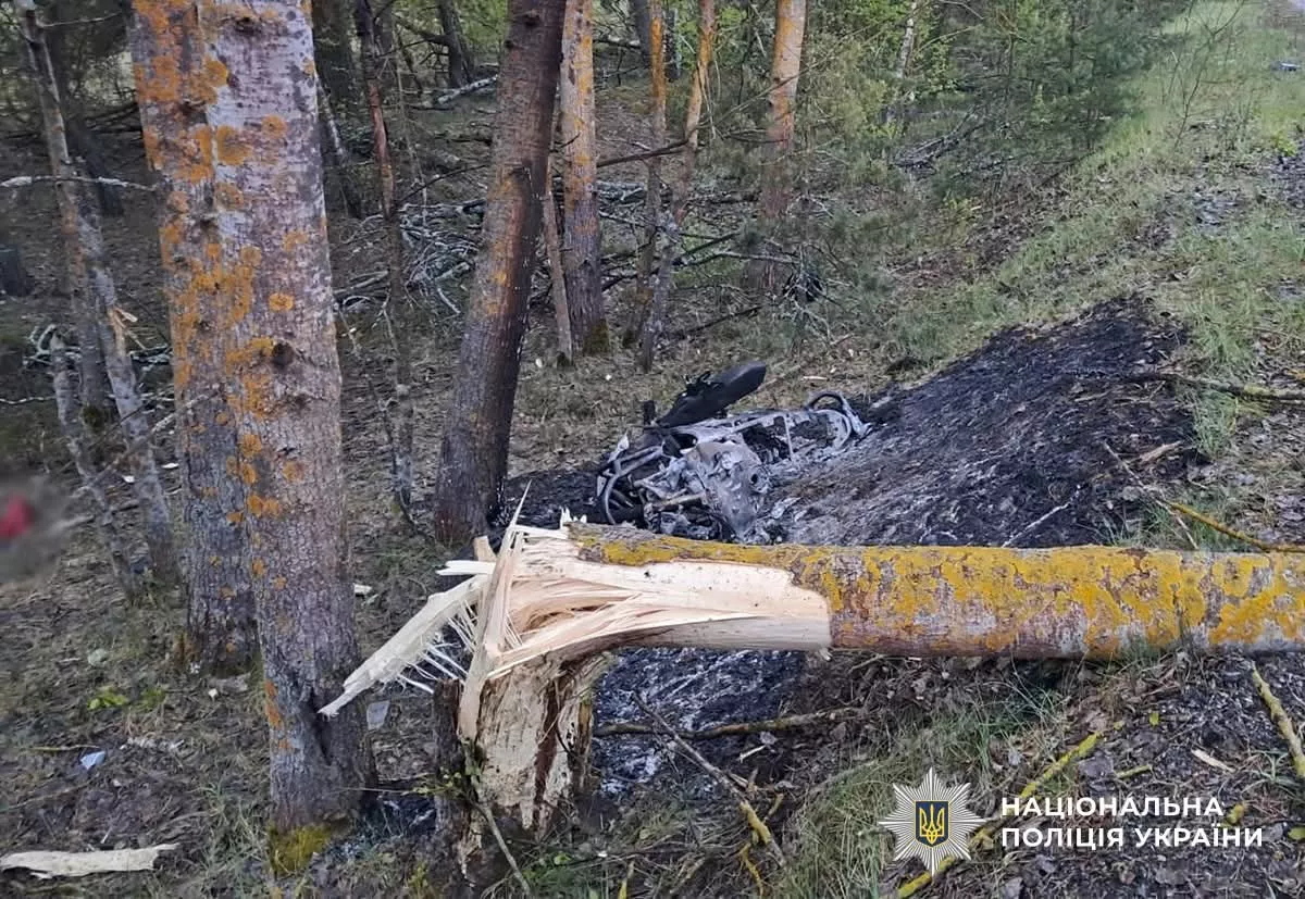 Смертельна ДТП біля Малина: мотоцикл врізався в дерево та загорівся