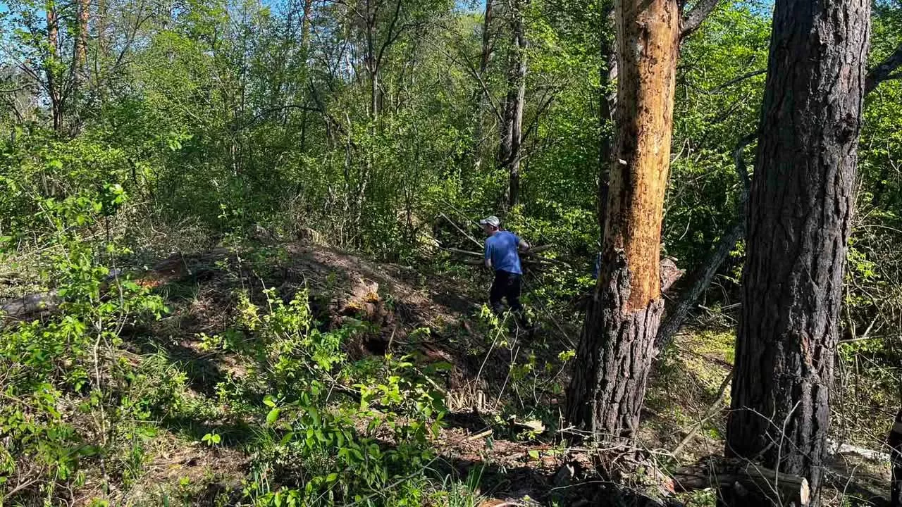 В Радомишлі відбулася толока на «Чорному камені» — громада продовжує розбудовувати веломаршрут VeloRegia