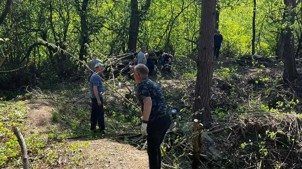 В Радомишлі відбулася толока на «Чорному камені» — громада продовжує розбудовувати веломаршрут VeloRegia