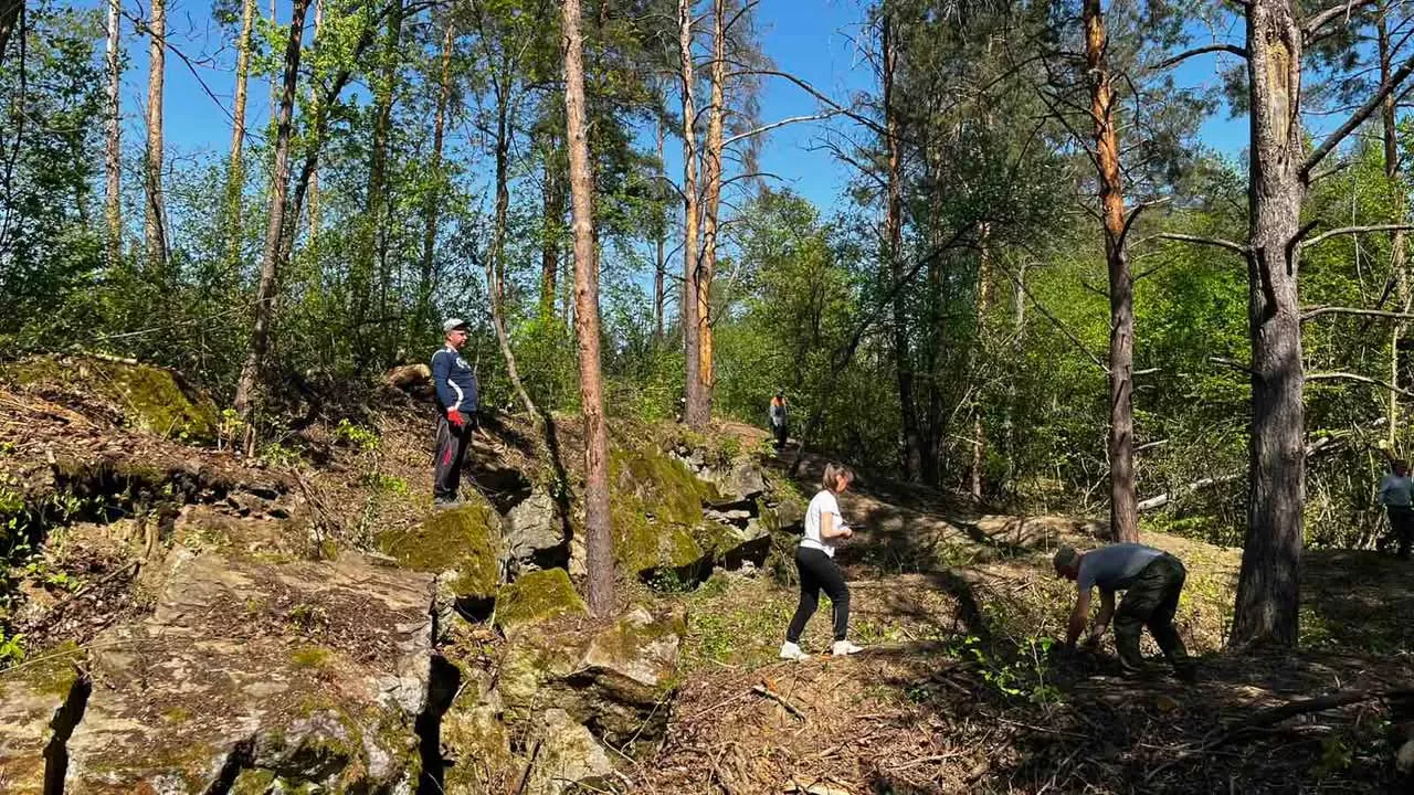 В Радомишлі відбулася толока на «Чорному камені» — громада продовжує розбудовувати веломаршрут VeloRegia