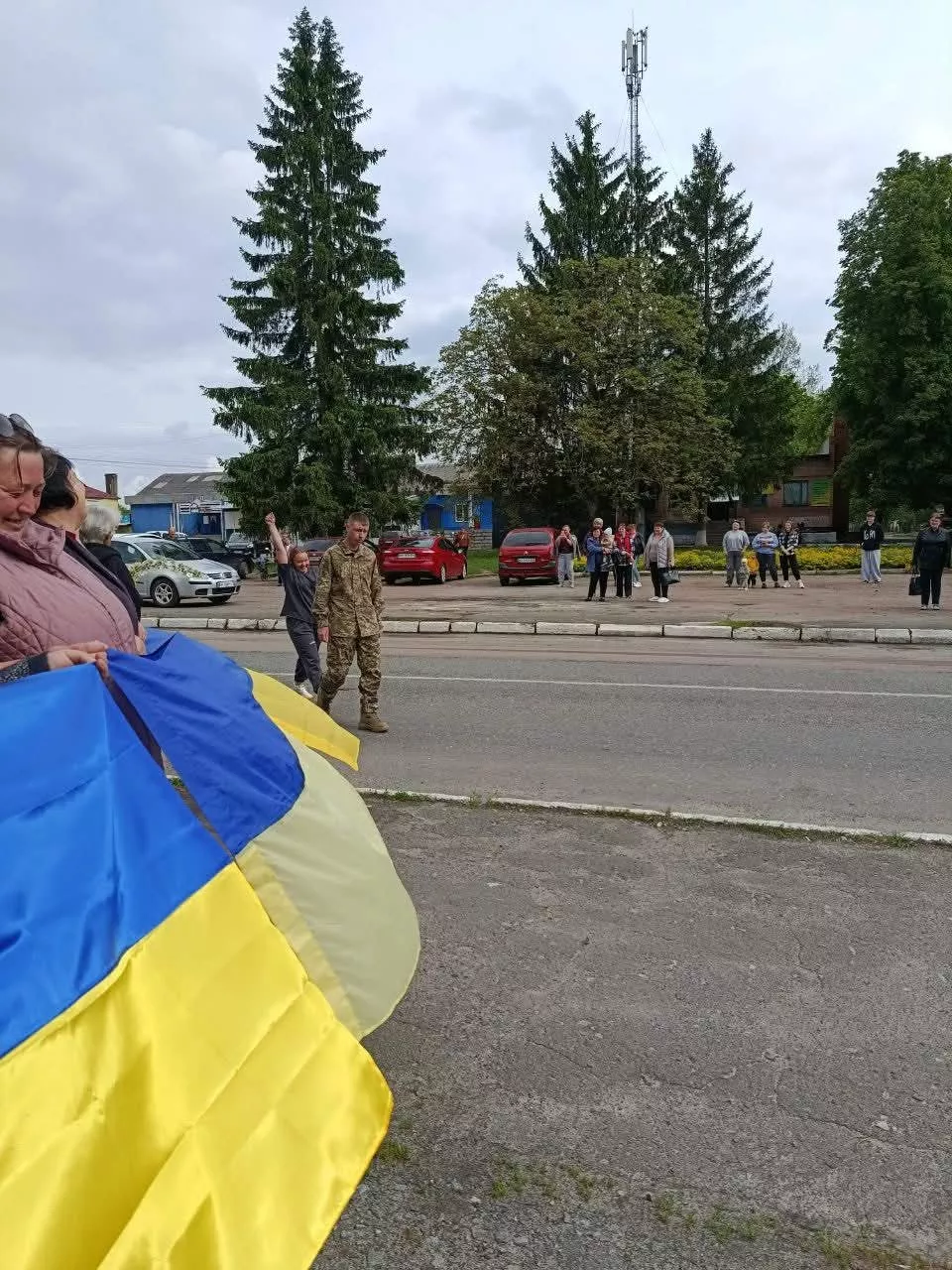 Потіївська громада зустріла Захисника, який повернувся з російського полону
