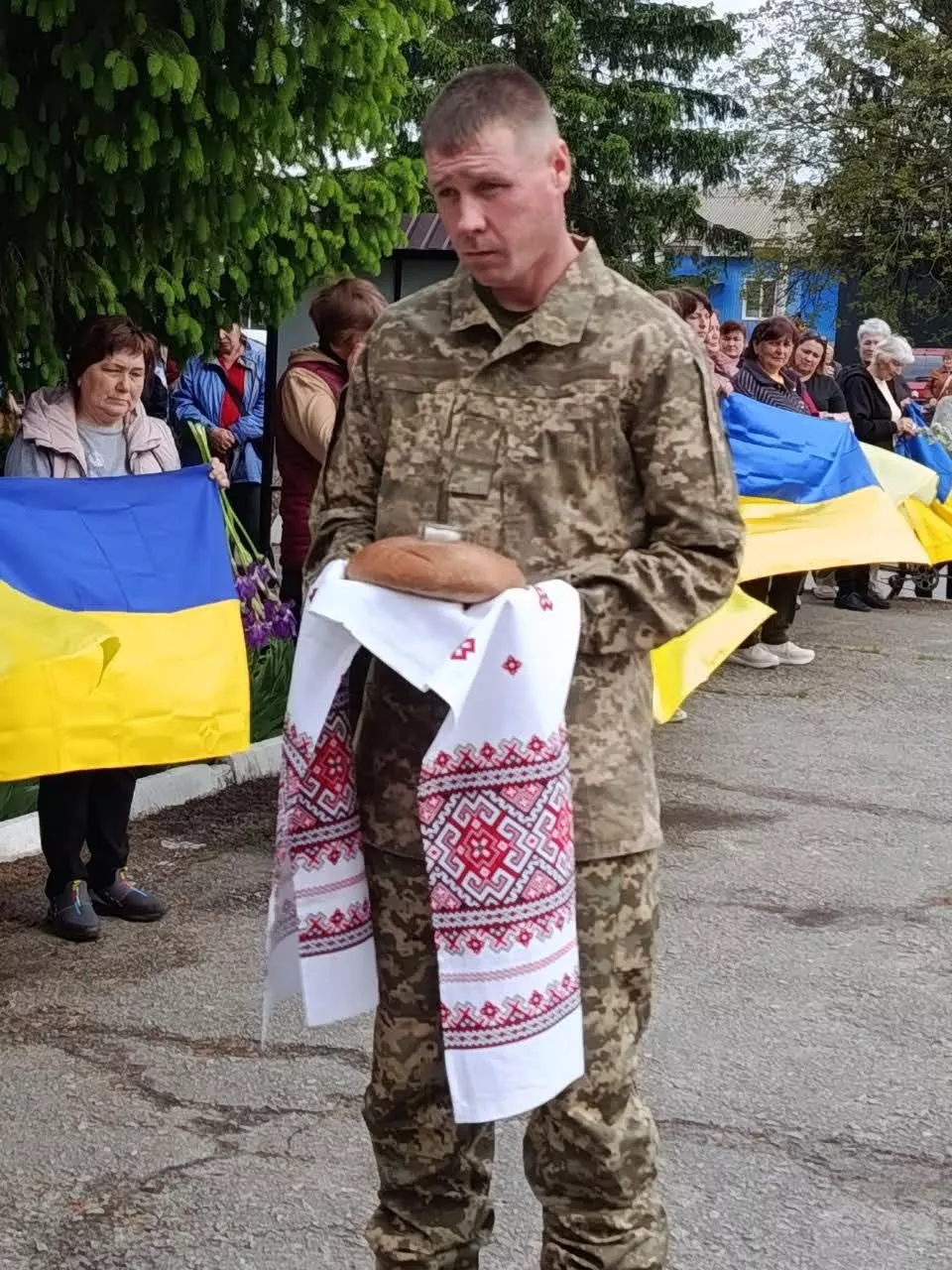Потіївська громада зустріла Захисника, який повернувся з російського полону