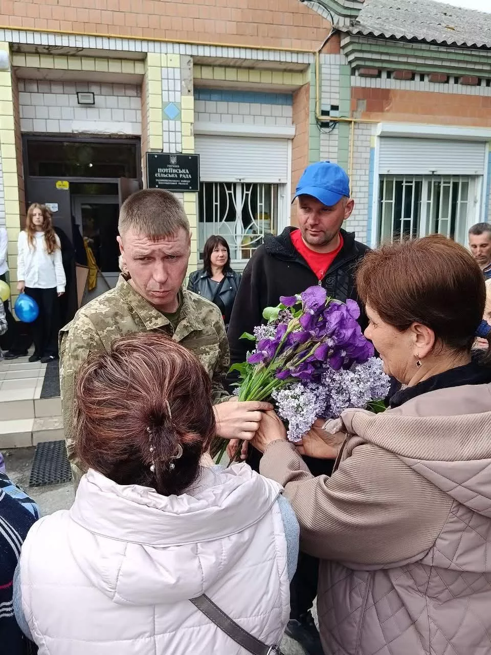 Потіївська громада зустріла Захисника, який повернувся з російського полону
