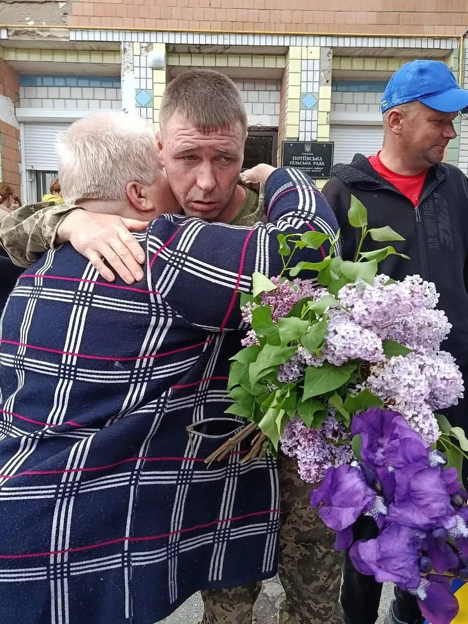 Потіївська громада зустріла Захисника, який повернувся з російського полону