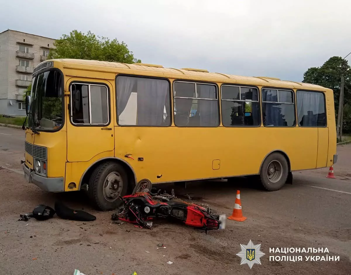 У Черняхівській громаді в ДТП травмовано мотоцикліста: поліція з’ясовує обставини