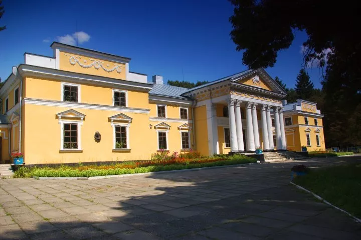 Палац Ганських у Верхівні (музей Бальзака) — французька історія кохання на Житомирщині