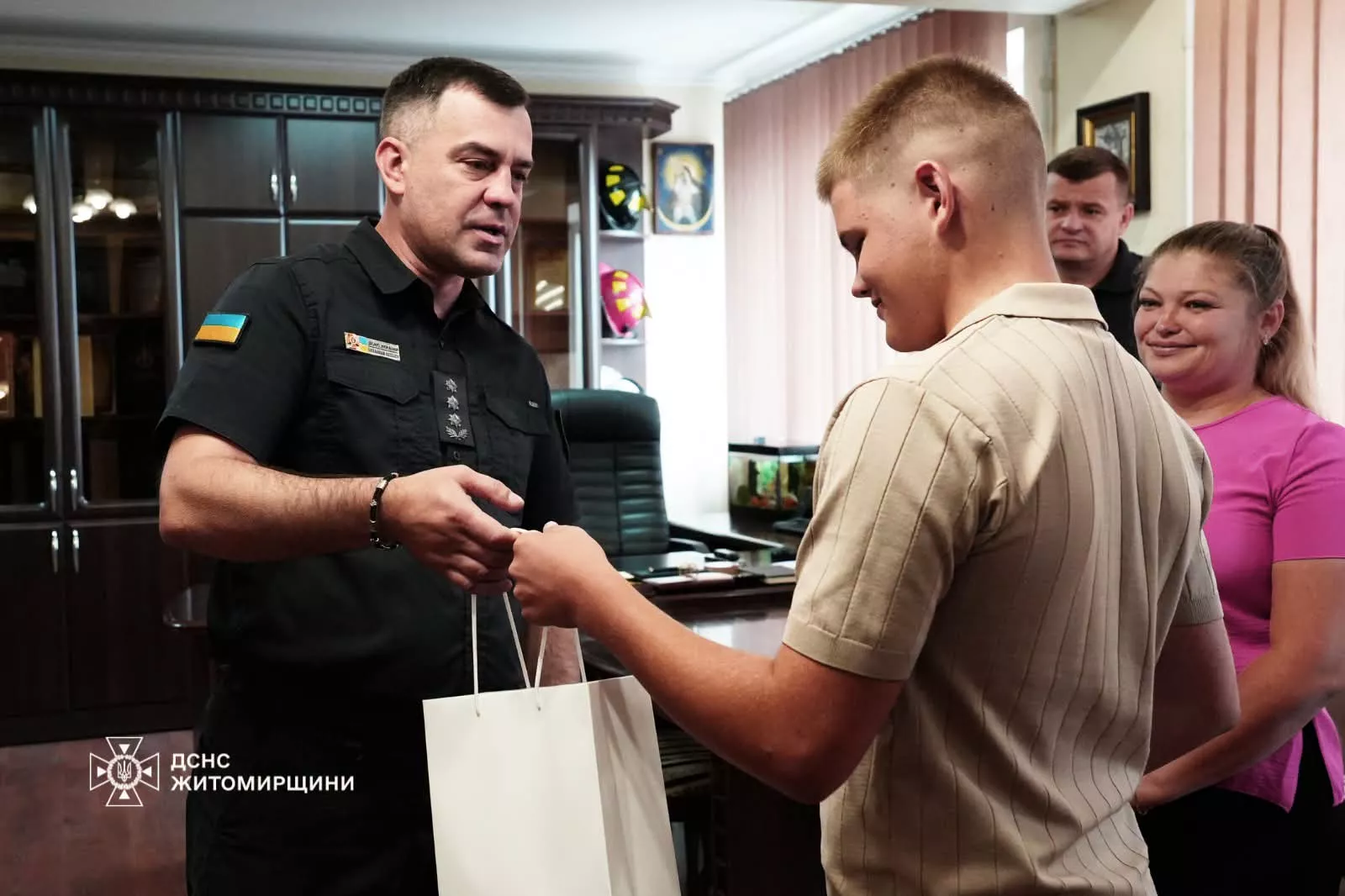 На Житомирщині рятувальники відзначили 14-річного хлопця, який врятував товариша на воді