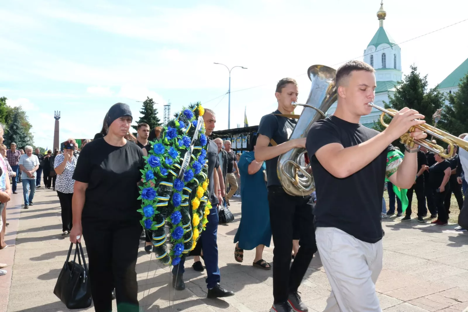 Радомишльська громада провела в останню путь Захисника України Юрія Кузьменка