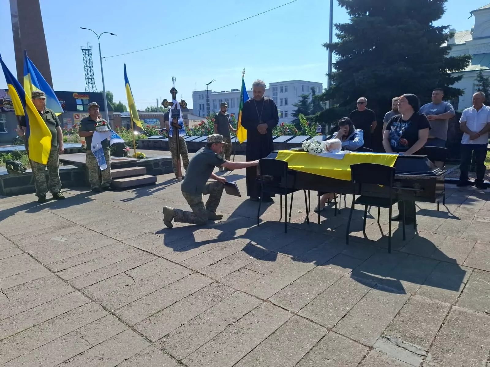 Понад рік вважався зниклим безвісти: Радомишль провів в останню путь морського піхотинця Віктора Коротіна