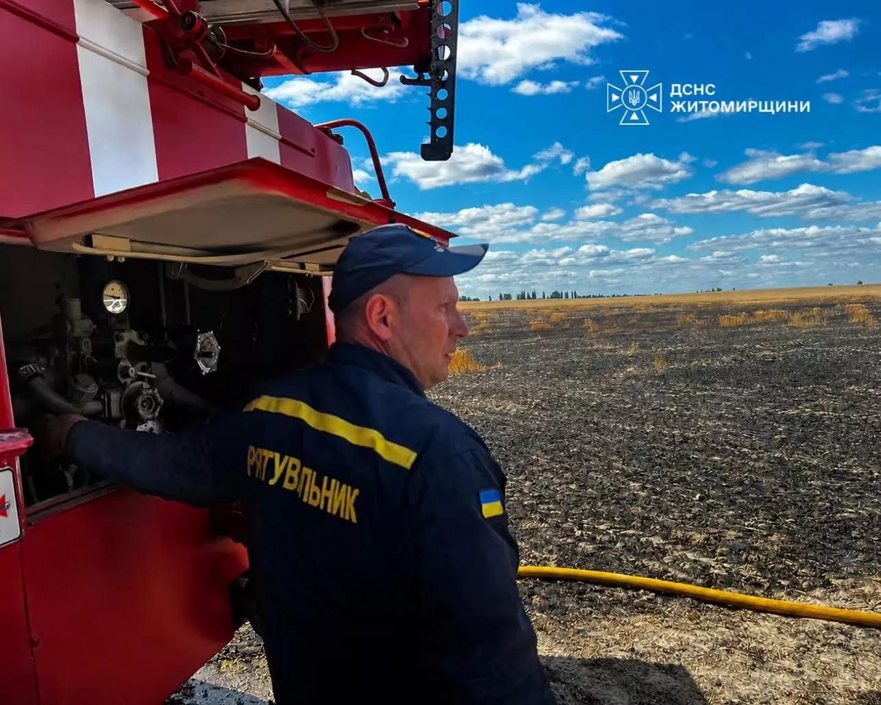 Російський удар знищив частину врожаю на Житомирщині: вигоріло пшеничне поле