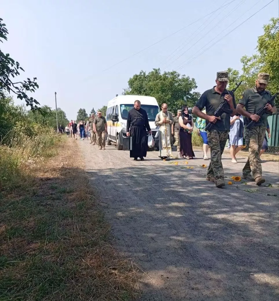 Чоповицька громада попрощалася з Героєм — Захисником Іваном Лесуненком
