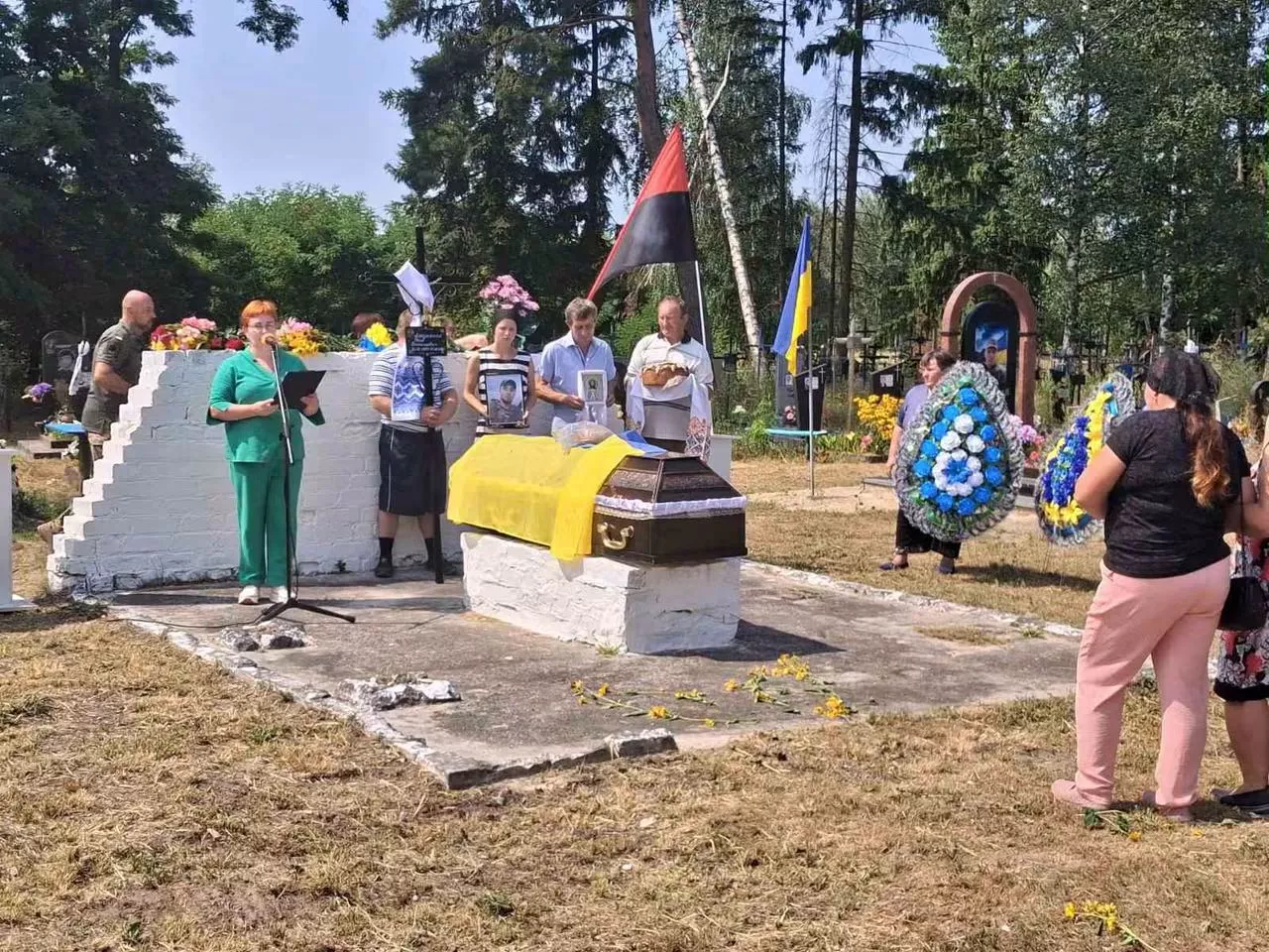 Чоповицька громада попрощалася з Героєм — Захисником Іваном Лесуненком