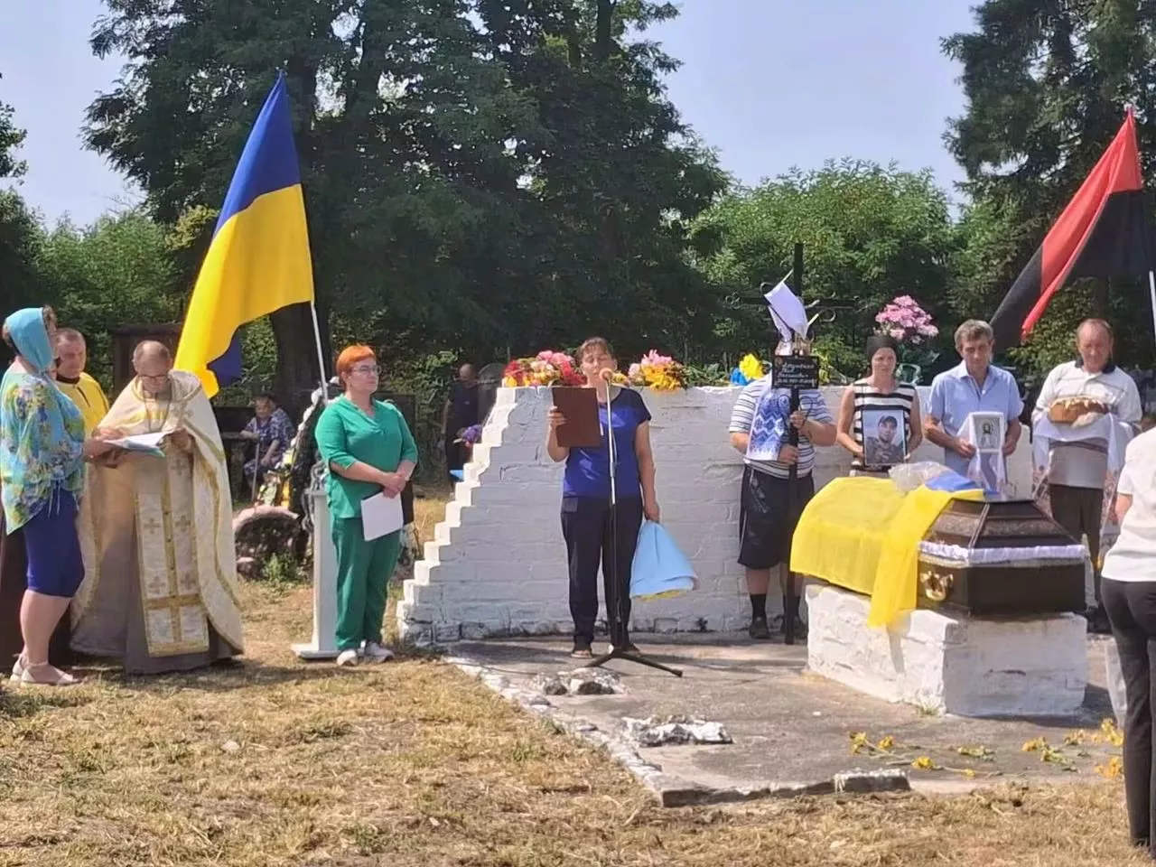 Чоповицька громада попрощалася з Героєм — Захисником Іваном Лесуненком