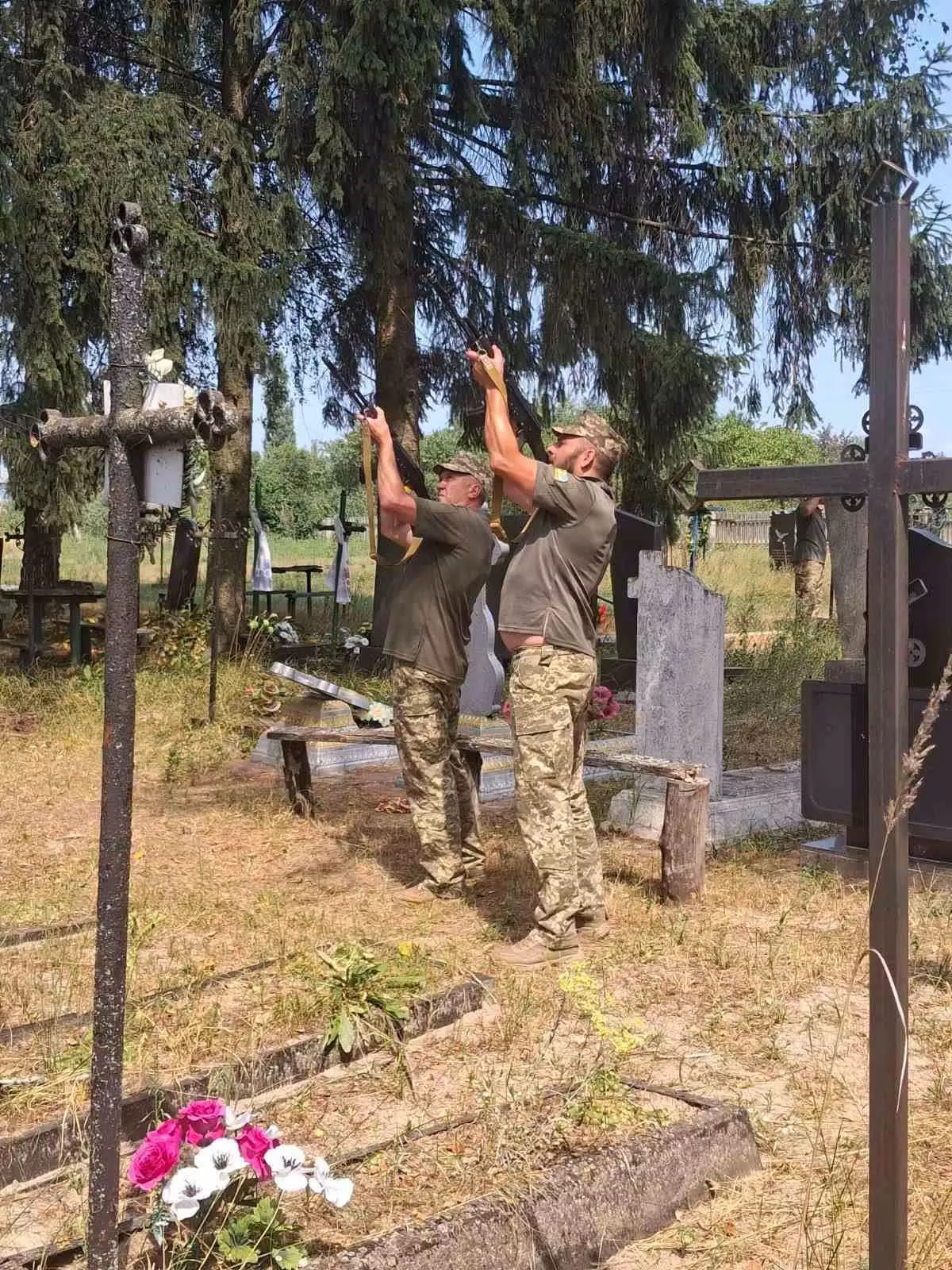Чоповицька громада попрощалася з Героєм — Захисником Іваном Лесуненком