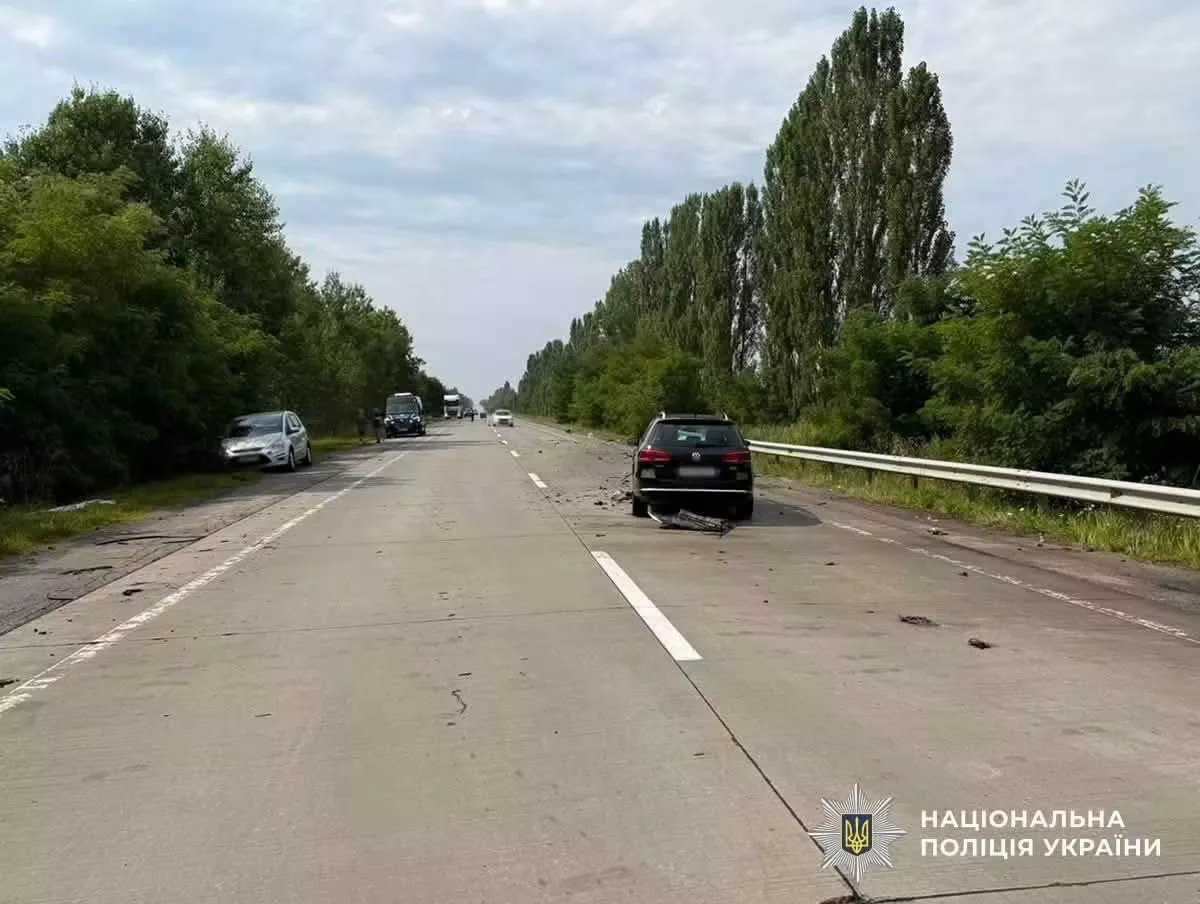 На Житомирщині зіткнулися три автомобілі: травмувалися семеро людей, серед них двоє дітей