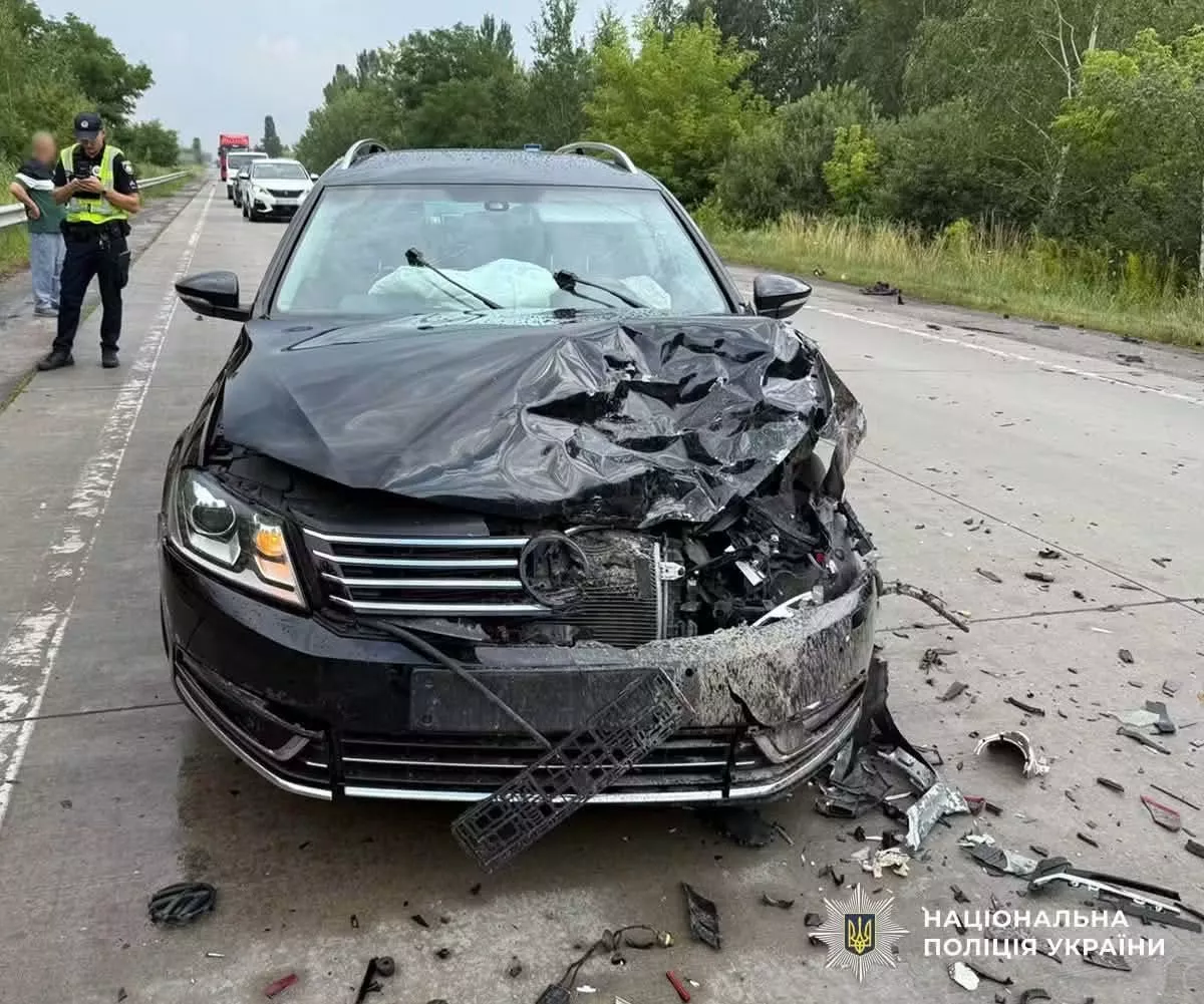 На Житомирщині зіткнулися три автомобілі: травмувалися семеро людей, серед них двоє дітей