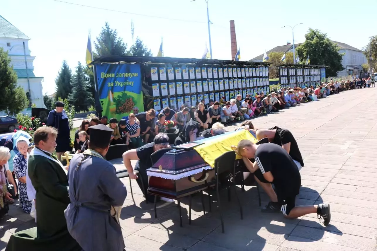 Радомишльська громада попрощалася із Захисником Юрієм Матвієнком