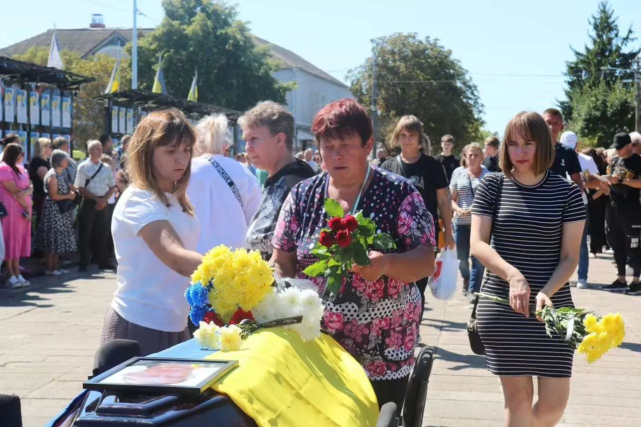 Радомишльська громада попрощалася із Захисником Юрієм Матвієнком