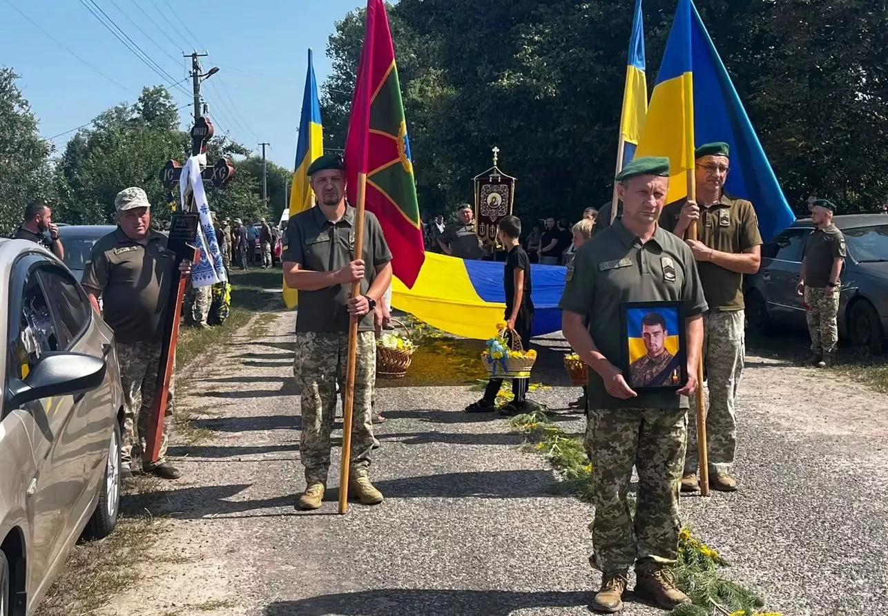 На Житомирщині попрощалися із загиблим прикордонником Миколою Дідухом
