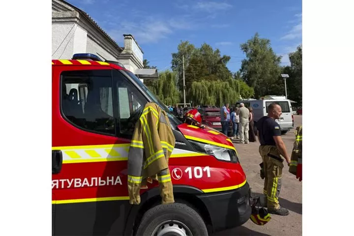 На Коростенщині ворожа атака пошкодила агропідприємство: постраждали троє дітей