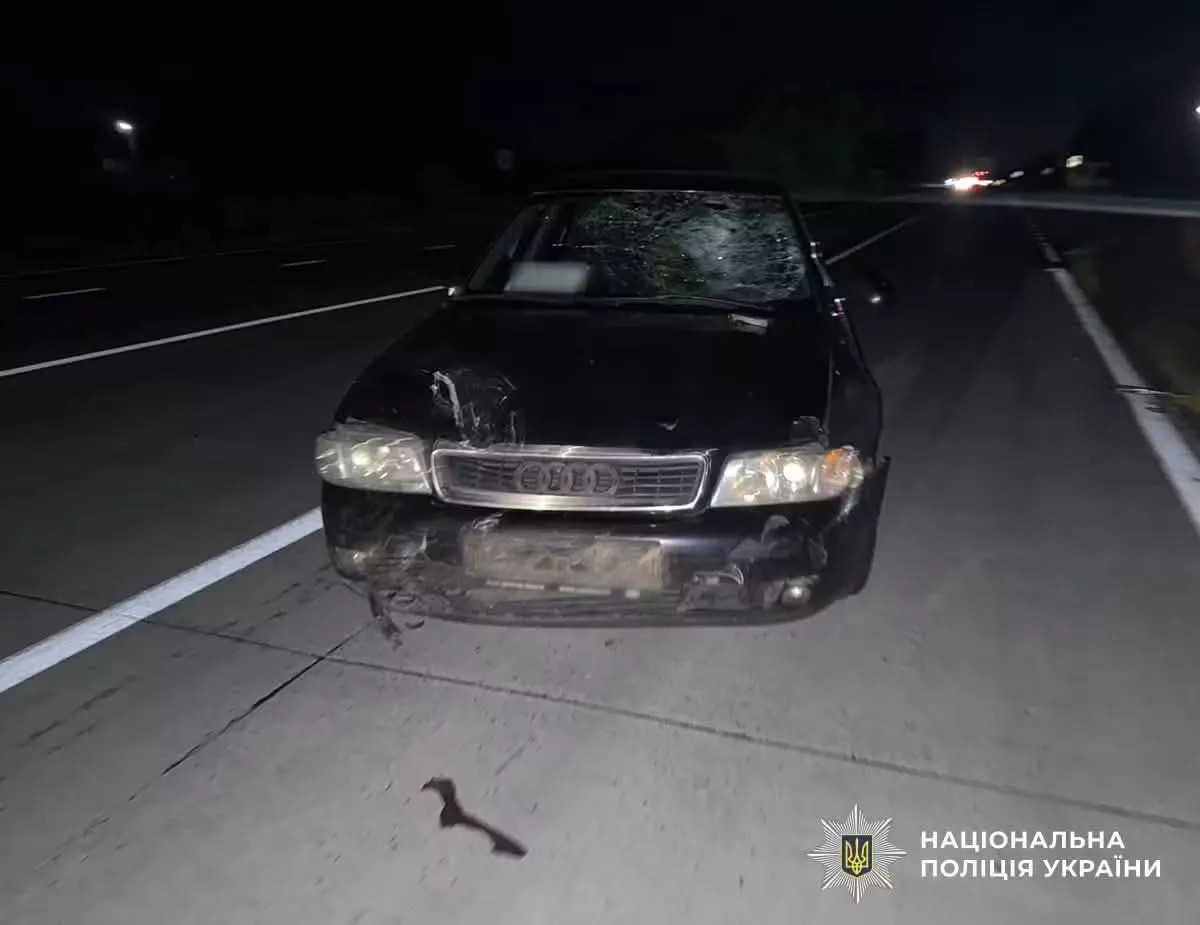 На Коростенщині 16-річний мотоцикліст влетів у Ауді та був госпіталізований